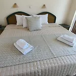 Zannis Apartahotel