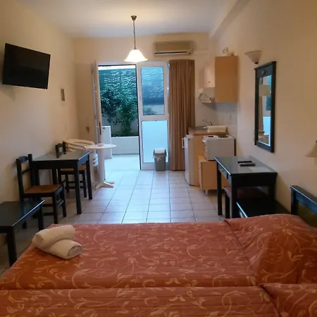 アパートホテル Zannis 3*