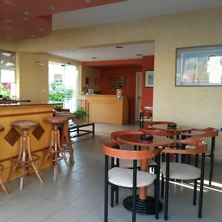 Zannis アパートホテル