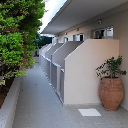 アパートホテル Zannis レティムノ