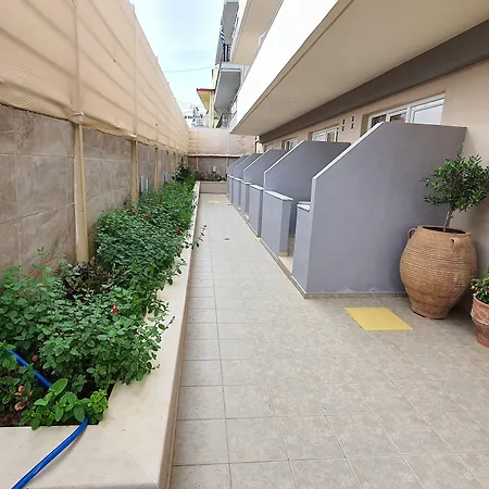 アパートホテル Zannis