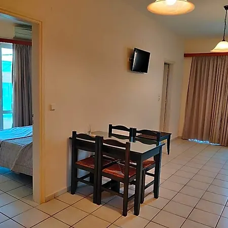 Zannis Aparthotel 3*