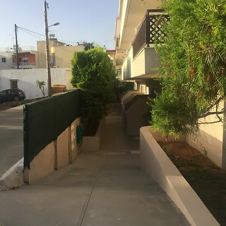 アパートホテル Zannis 3*