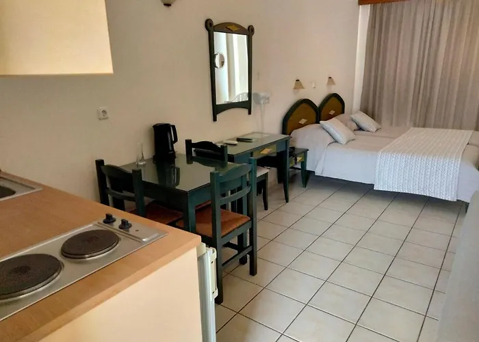 Apartahotel Zannis 3*